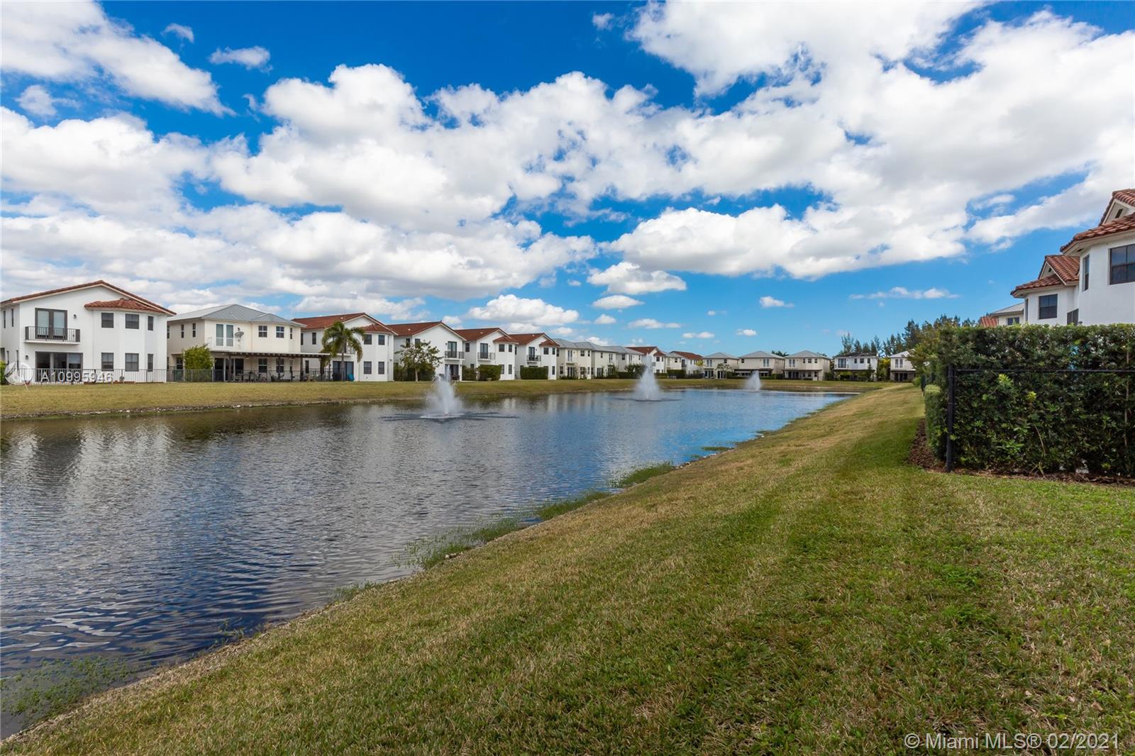 VINTAGE ESTATES - Residential