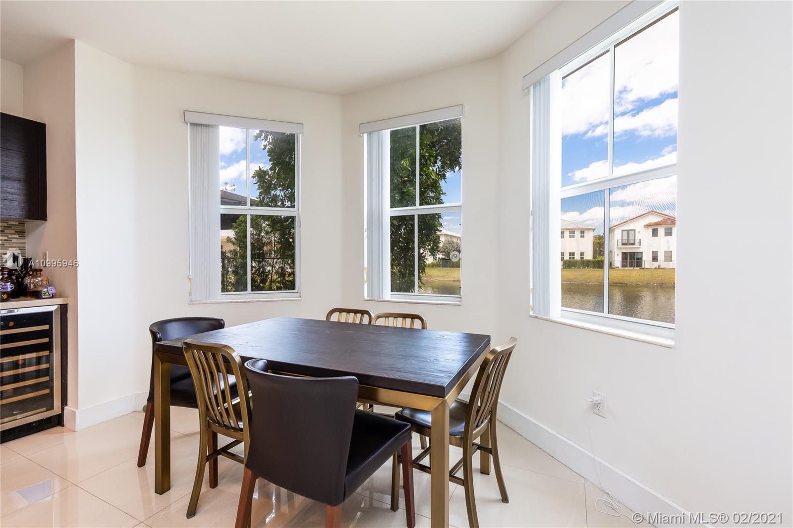 VINTAGE ESTATES - Residential