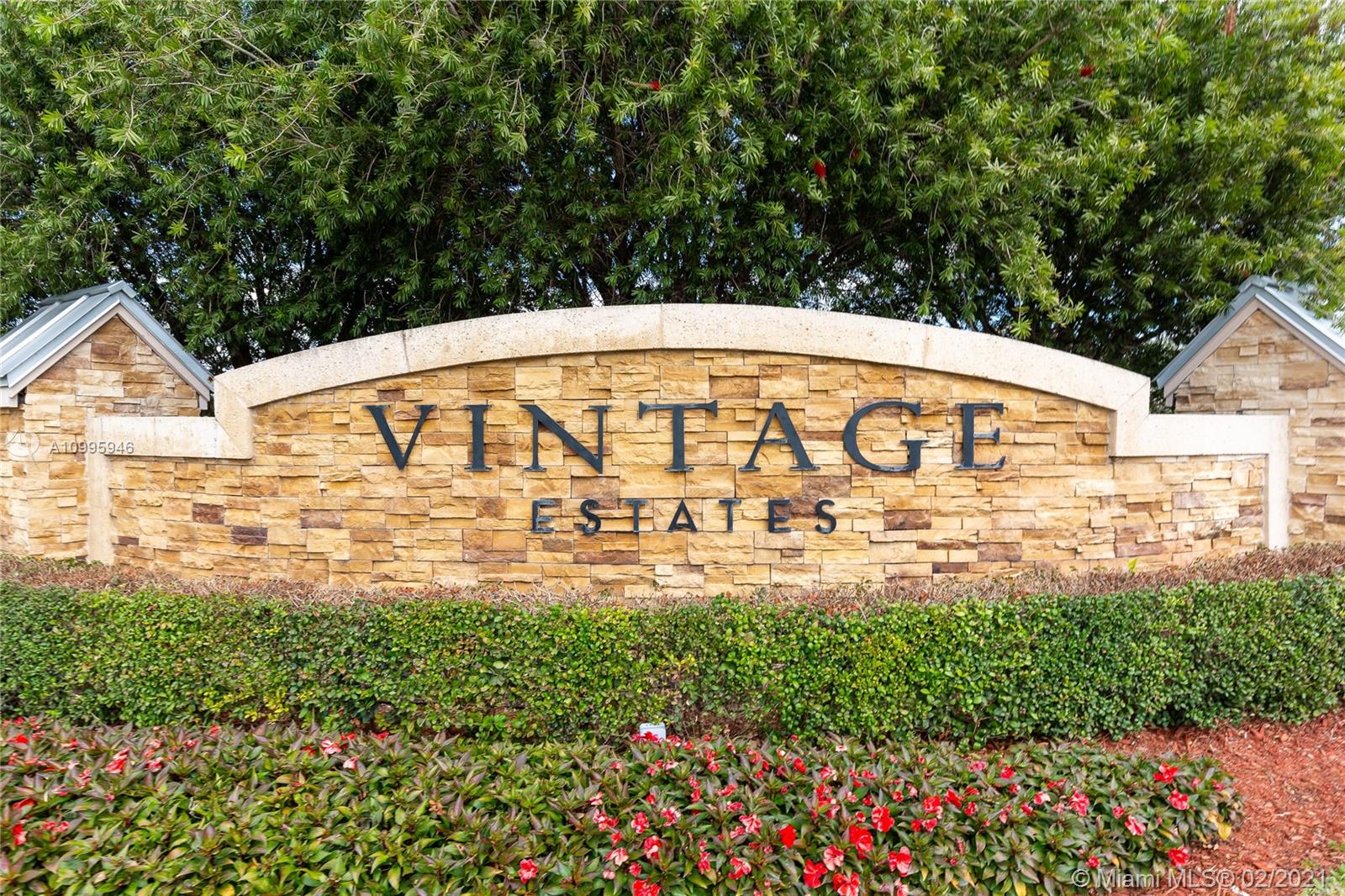 VINTAGE ESTATES - Residential