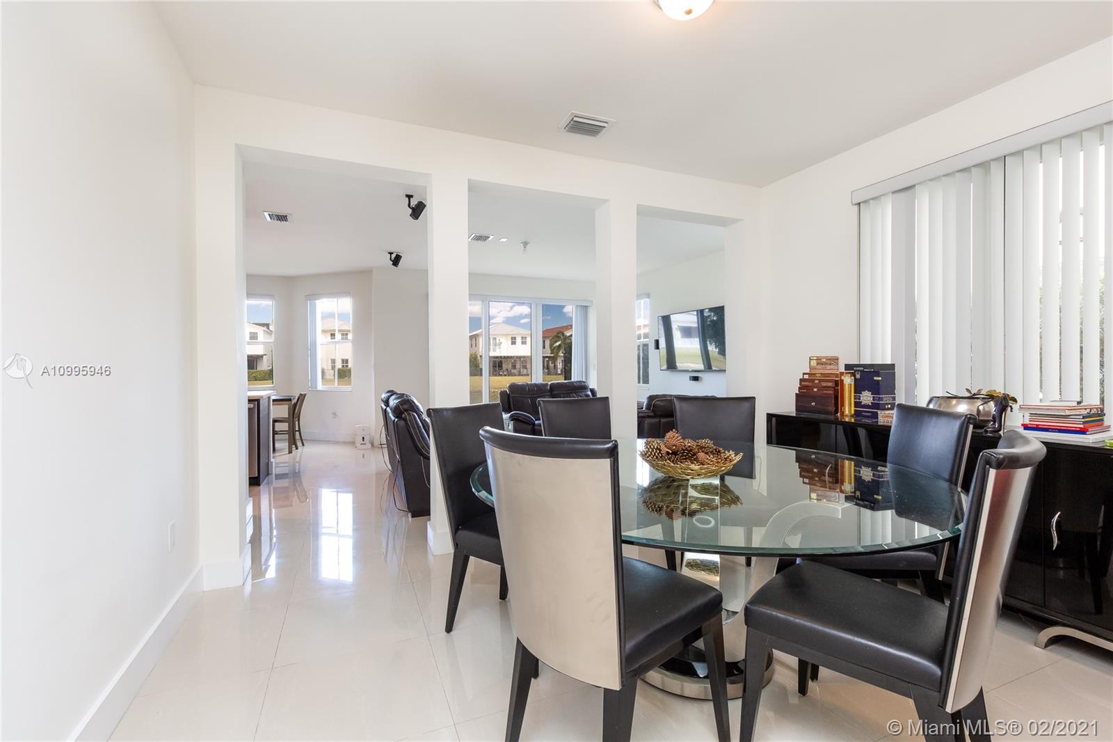 VINTAGE ESTATES - Residential