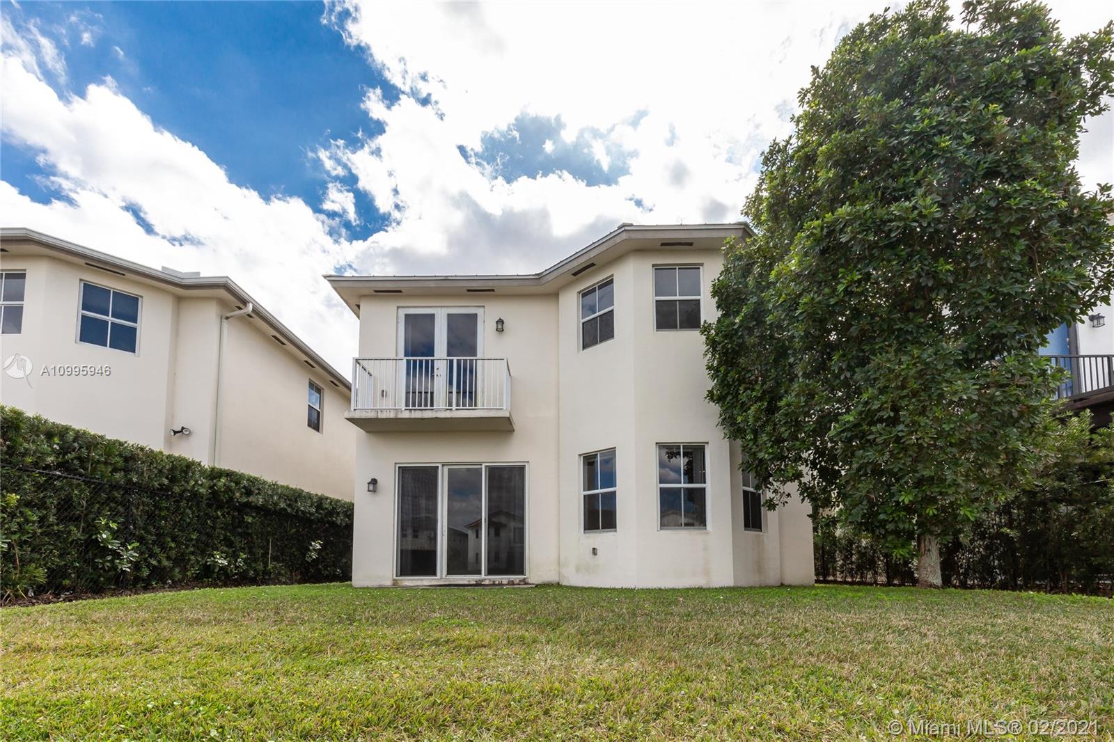 VINTAGE ESTATES - Residential