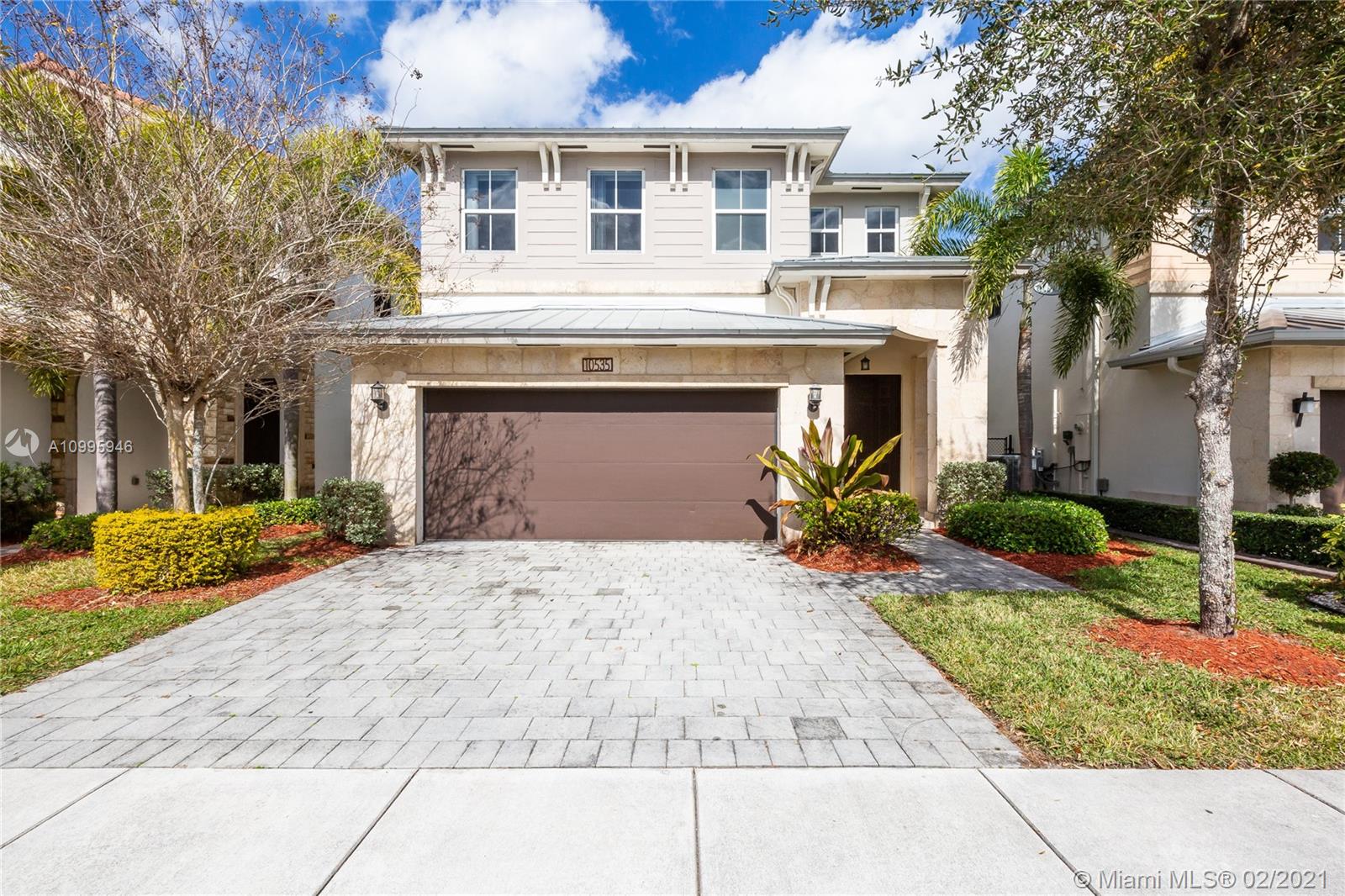 VINTAGE ESTATES - Residential