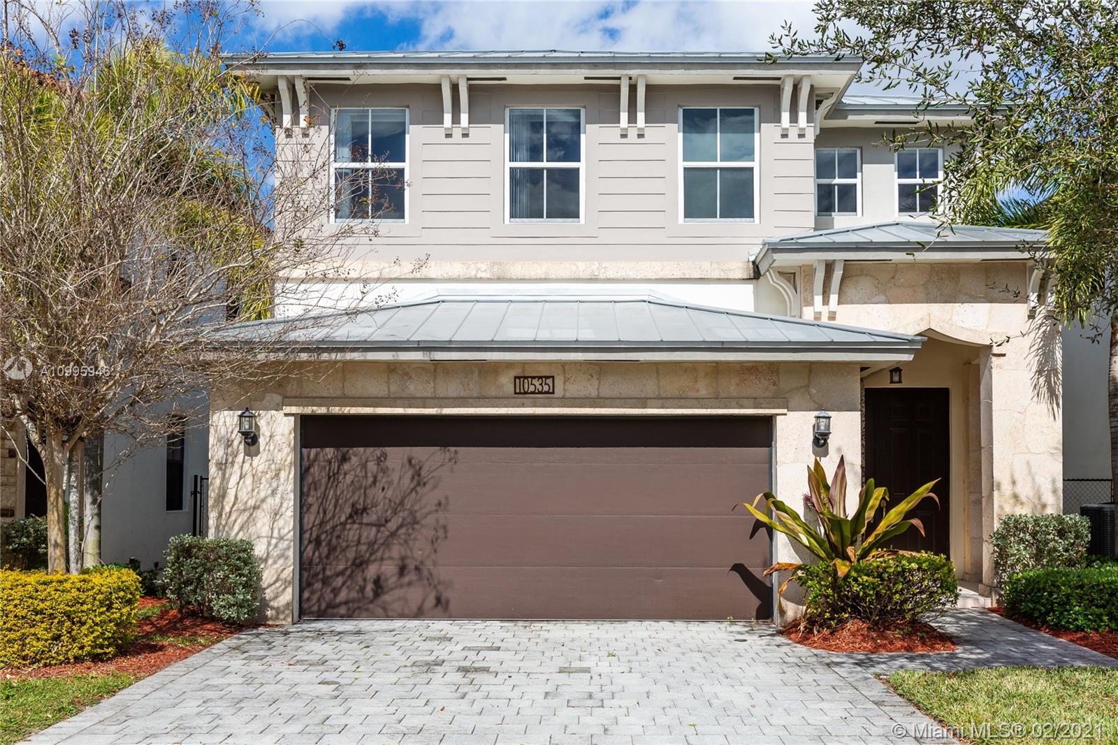 VINTAGE ESTATES - Residential