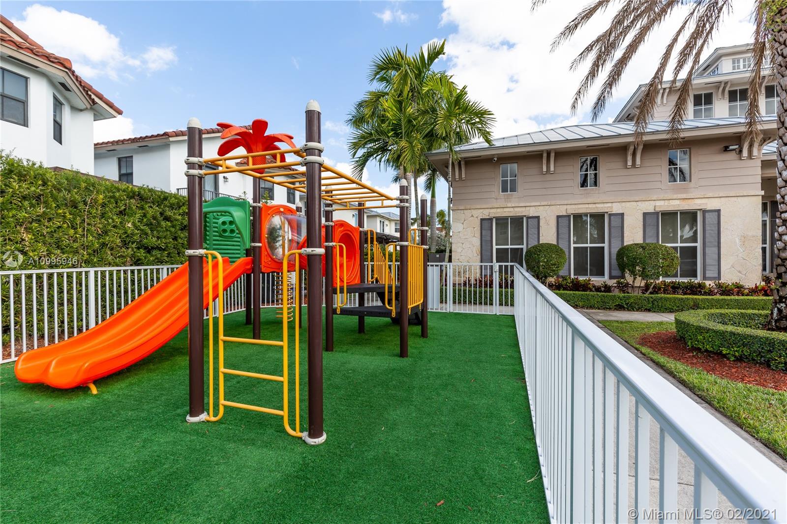 VINTAGE ESTATES - Residential