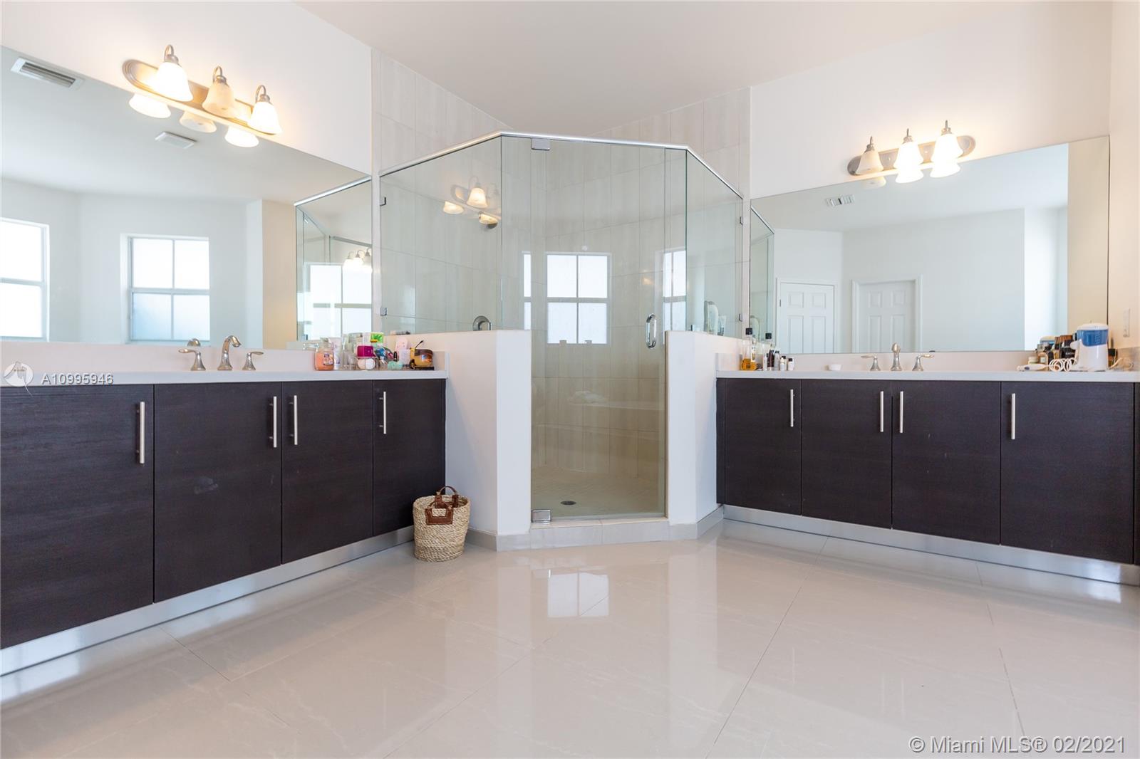 VINTAGE ESTATES - Residential