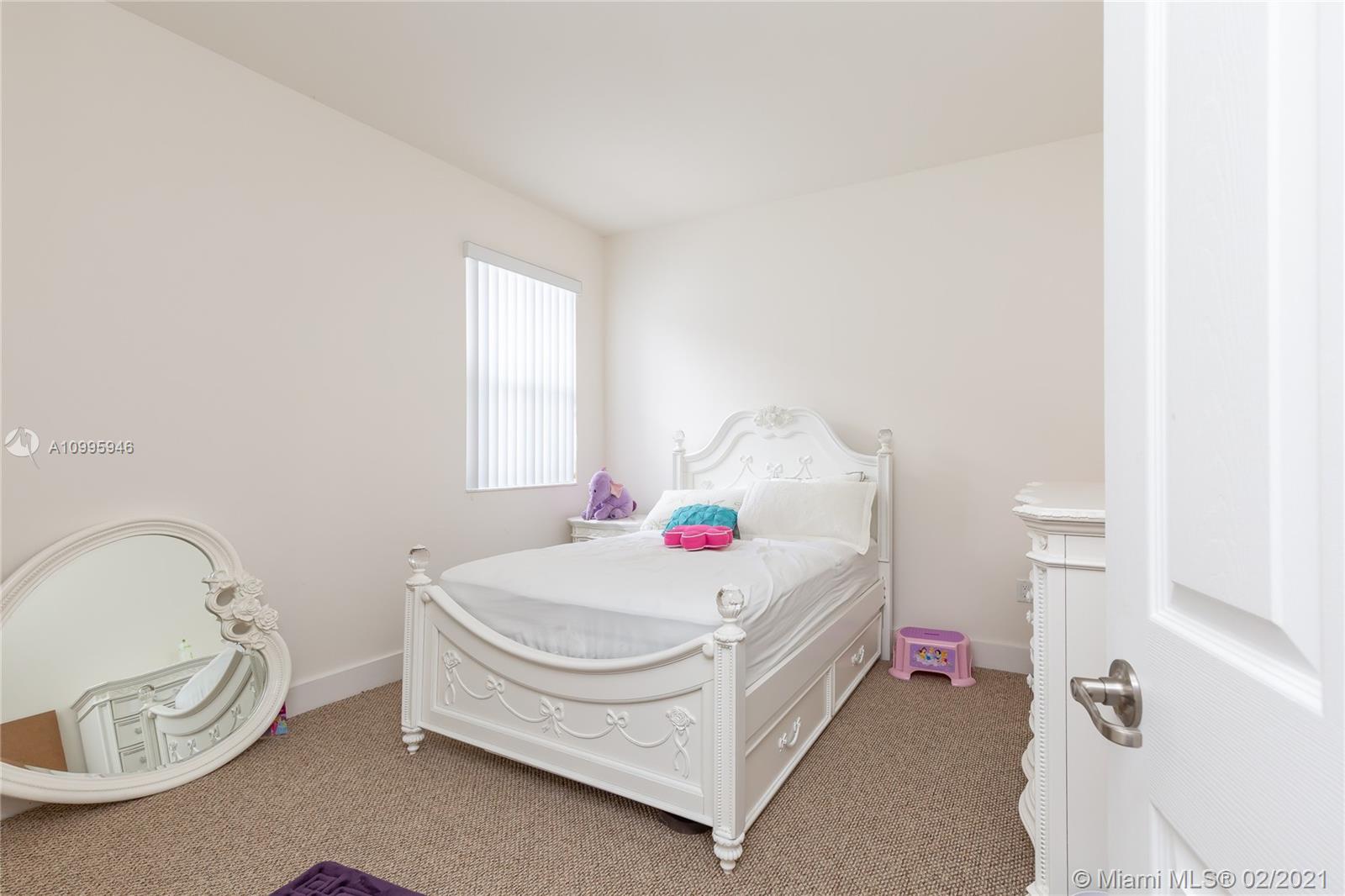 VINTAGE ESTATES - Residential