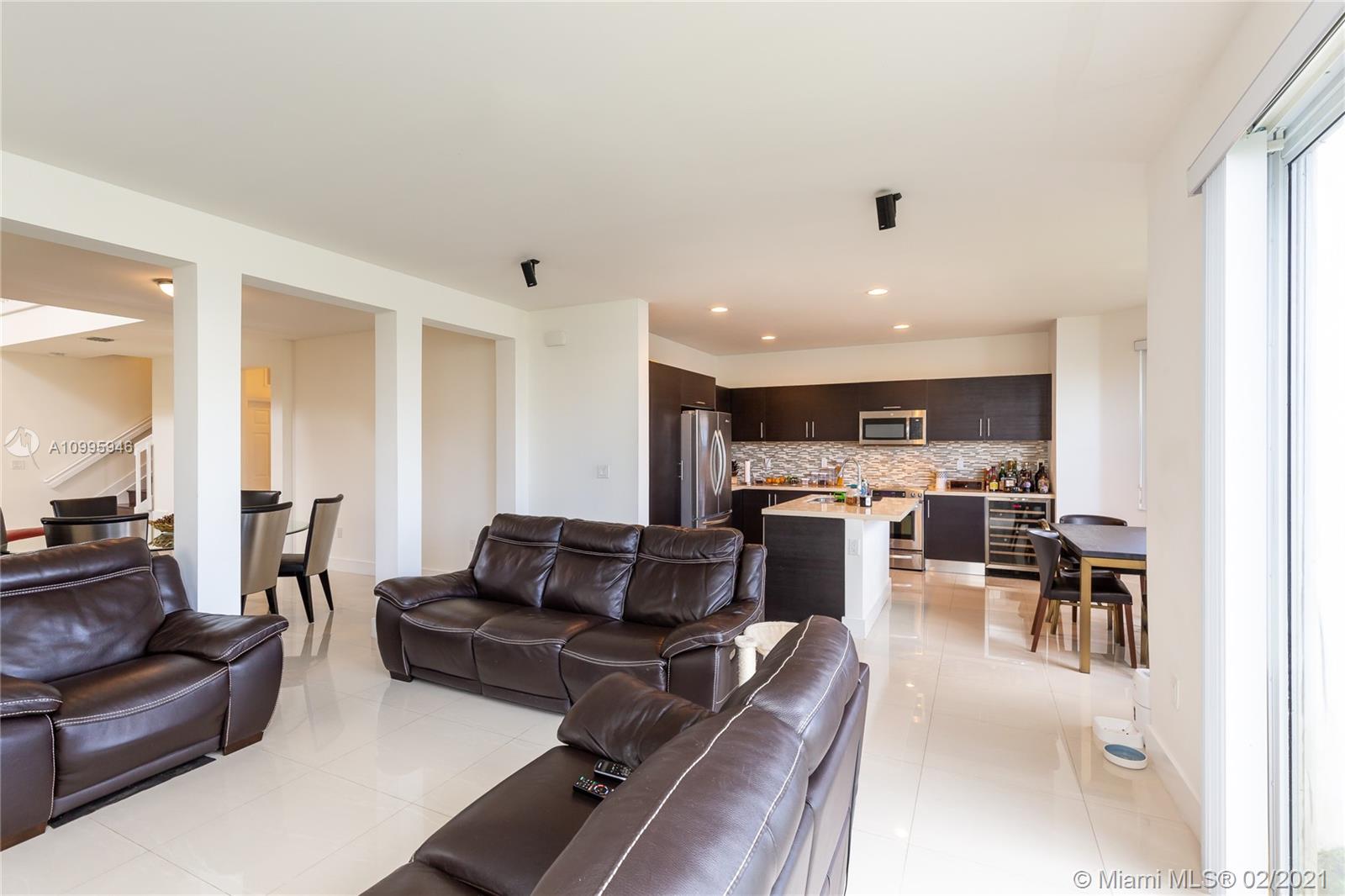 VINTAGE ESTATES - Residential