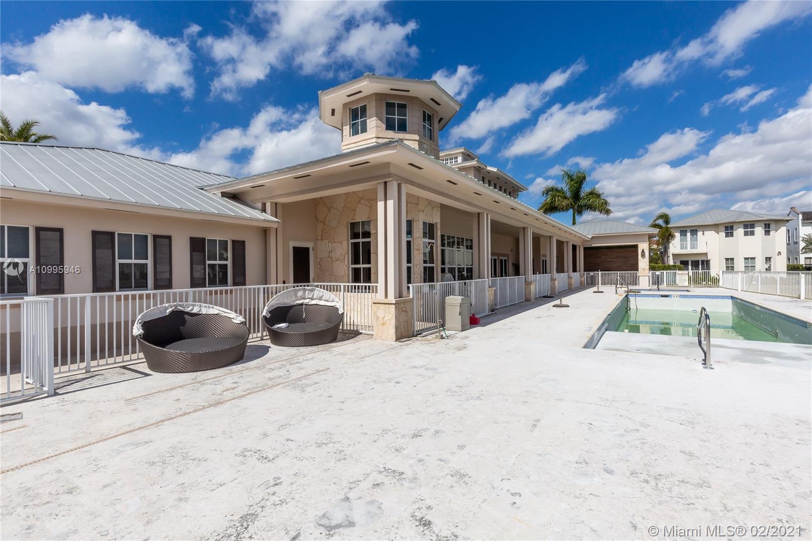 VINTAGE ESTATES - Residential