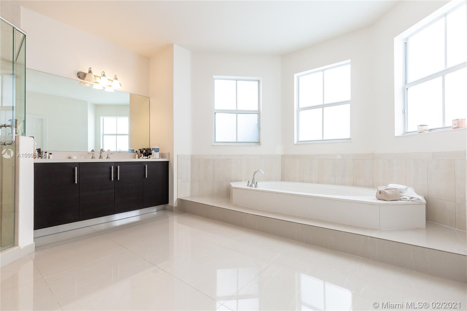 VINTAGE ESTATES - Residential