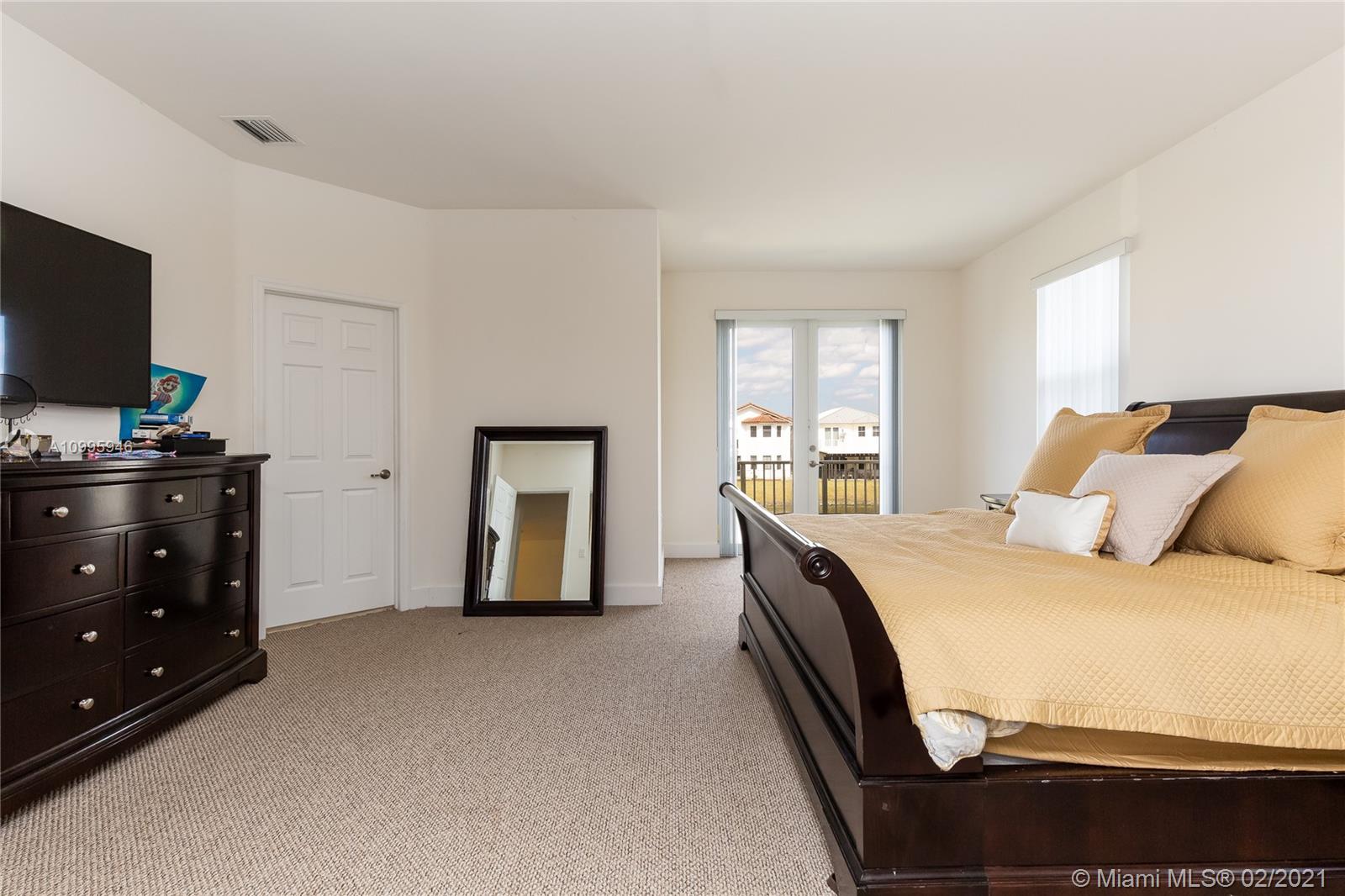 VINTAGE ESTATES - Residential