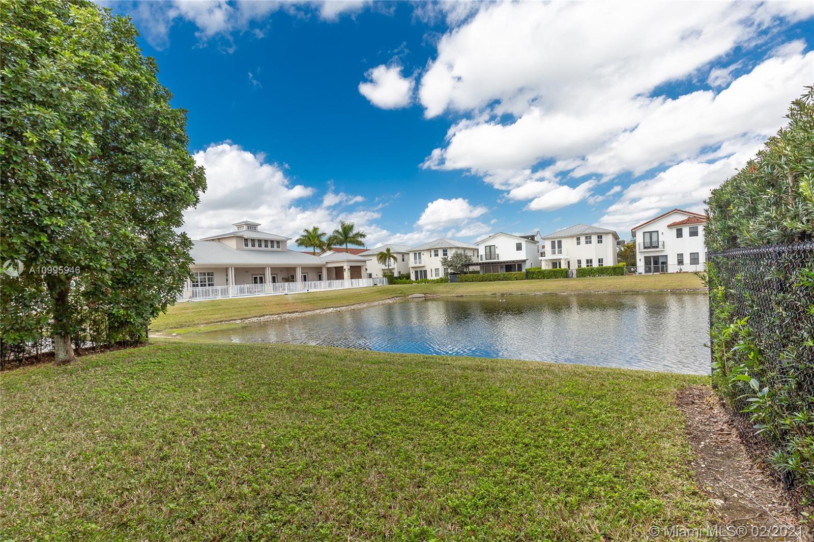 VINTAGE ESTATES - Residential