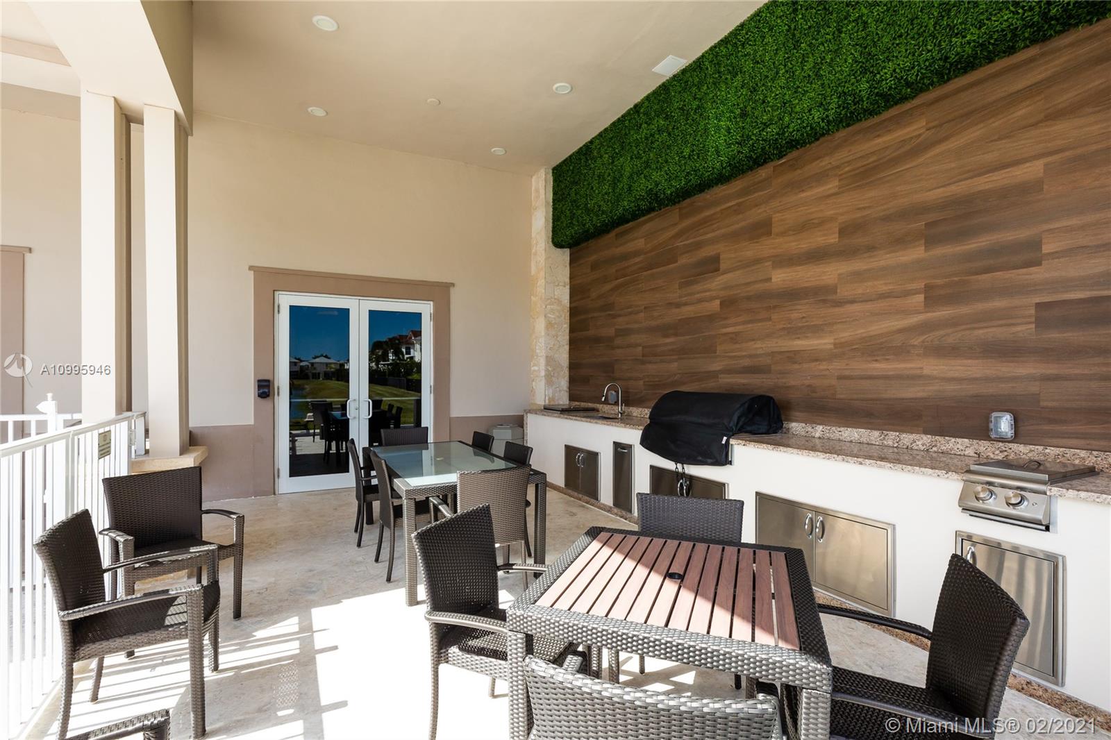 VINTAGE ESTATES - Residential