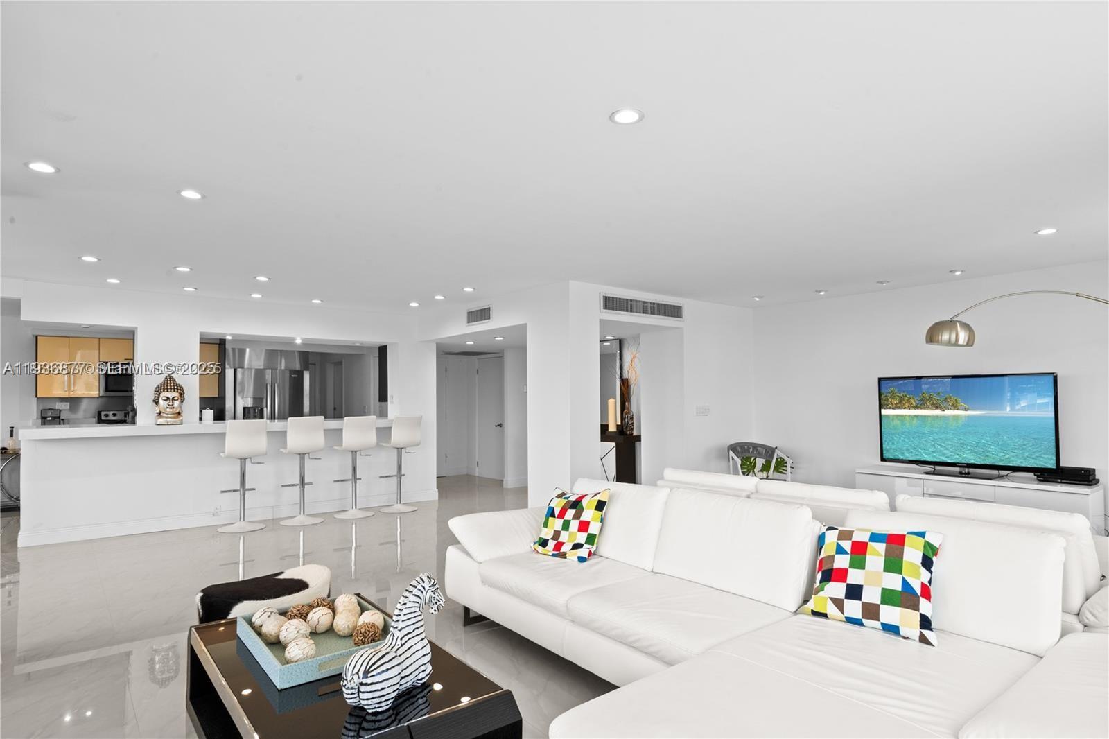 AQUARIUS CONDO - Residential