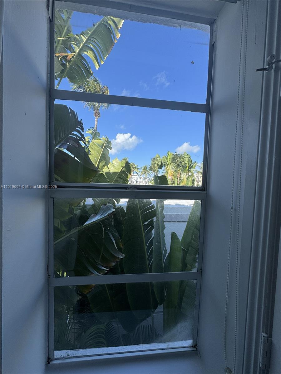 LINCOLN VIEW CONDO - Residential