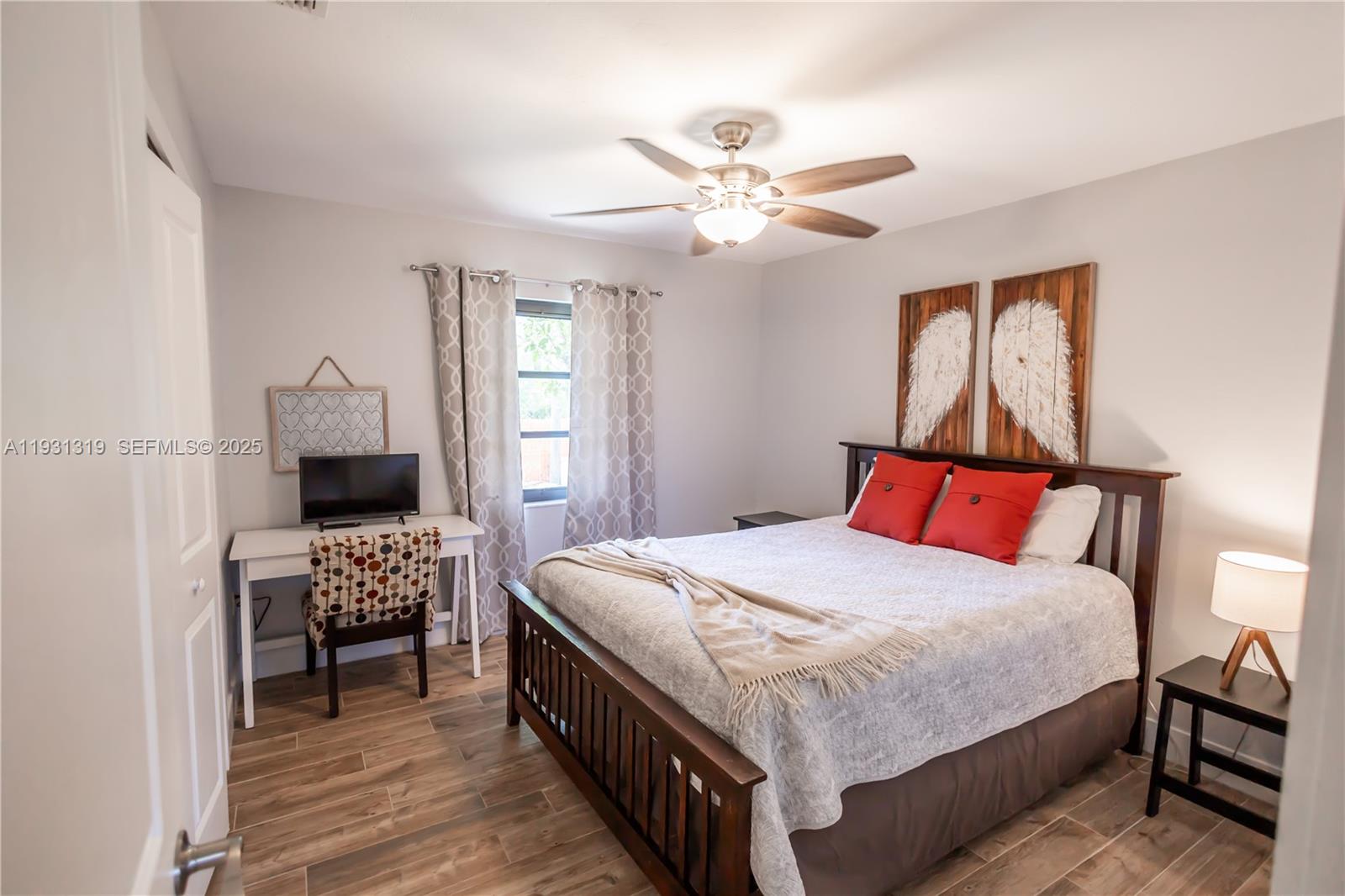 SAN CARLOS PARK - Residential