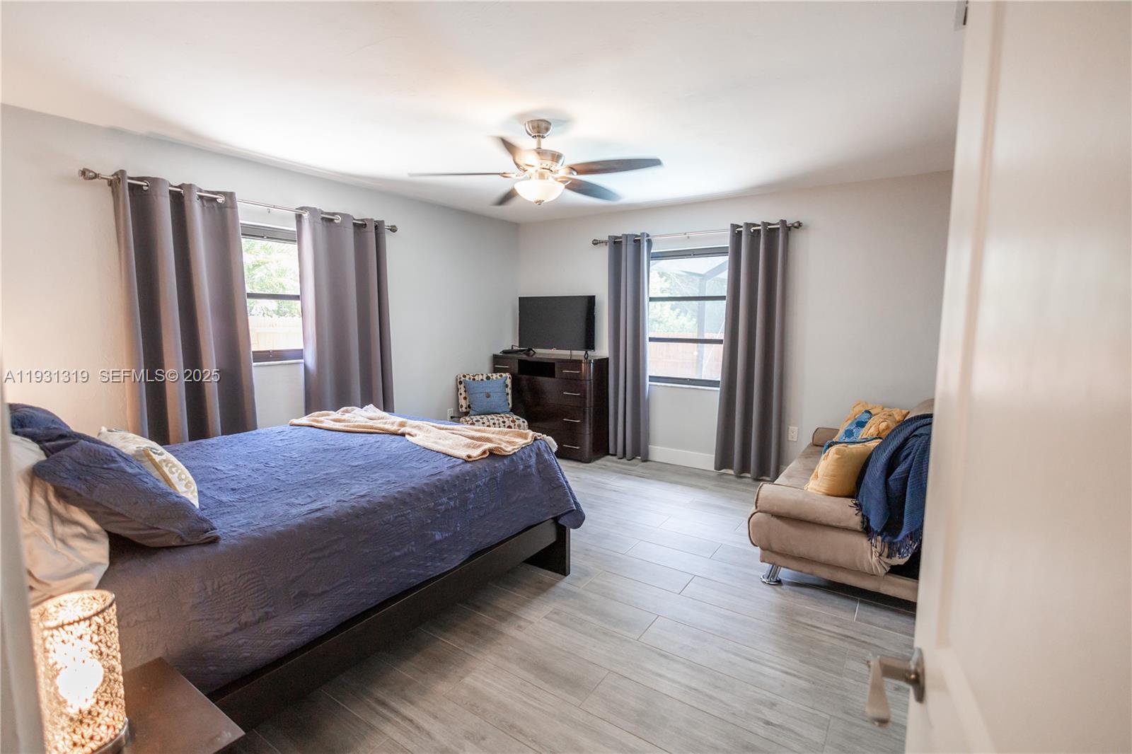 SAN CARLOS PARK - Residential