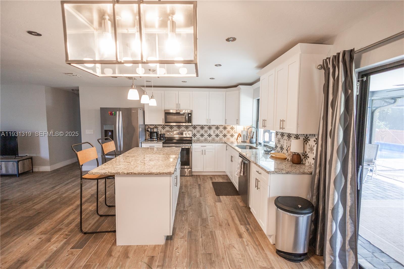 SAN CARLOS PARK - Residential