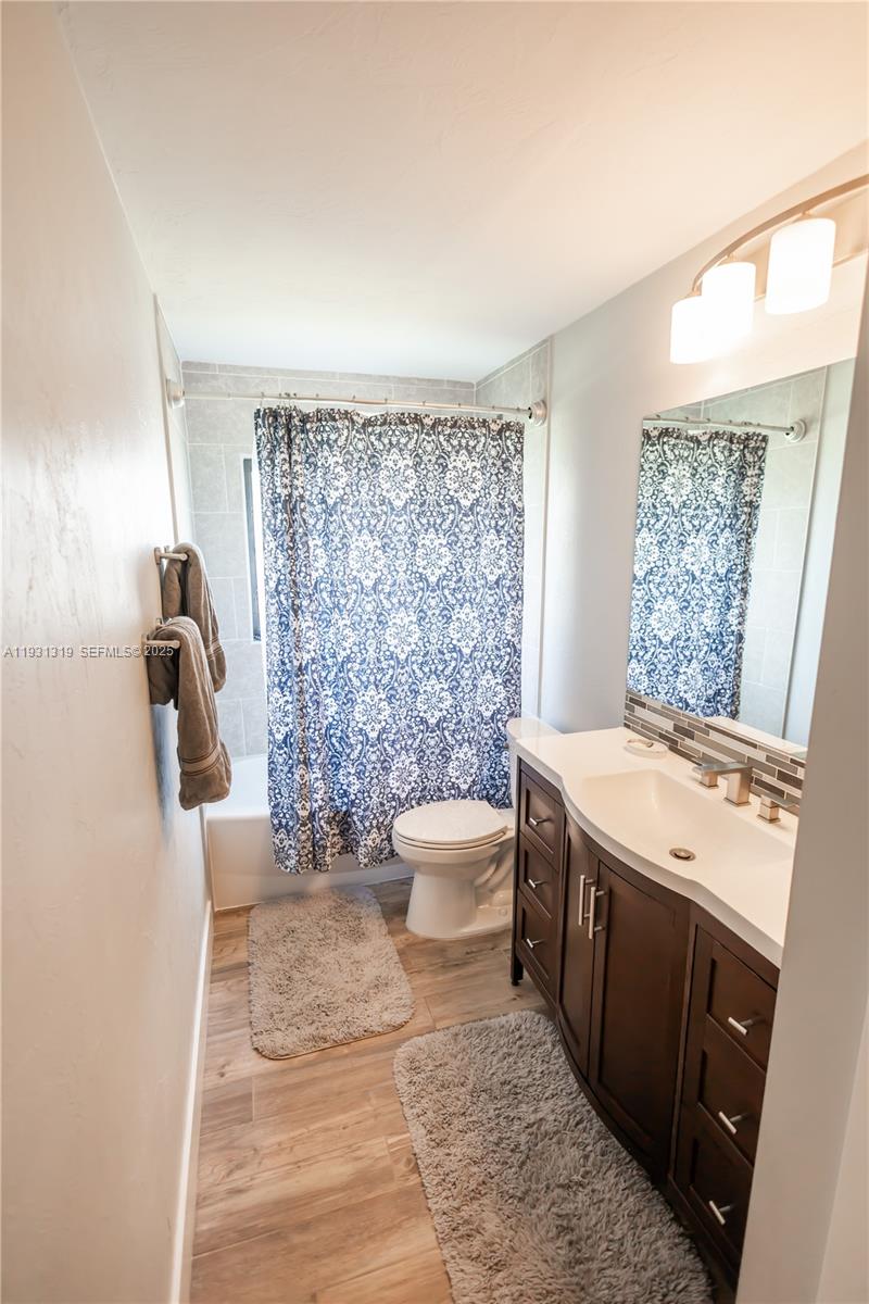 SAN CARLOS PARK - Residential