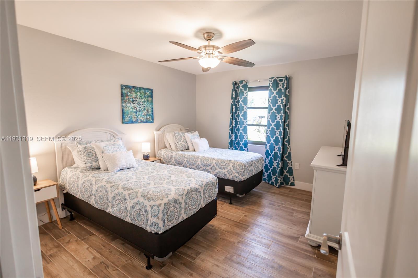 SAN CARLOS PARK - Residential