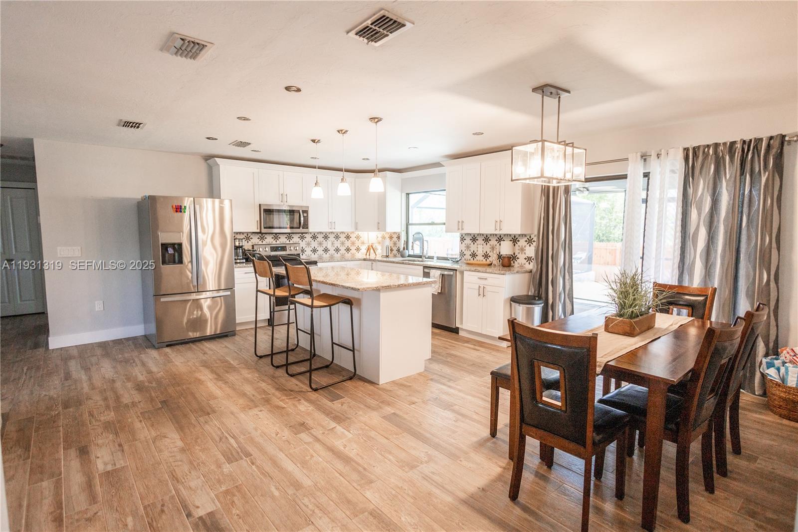 SAN CARLOS PARK - Residential