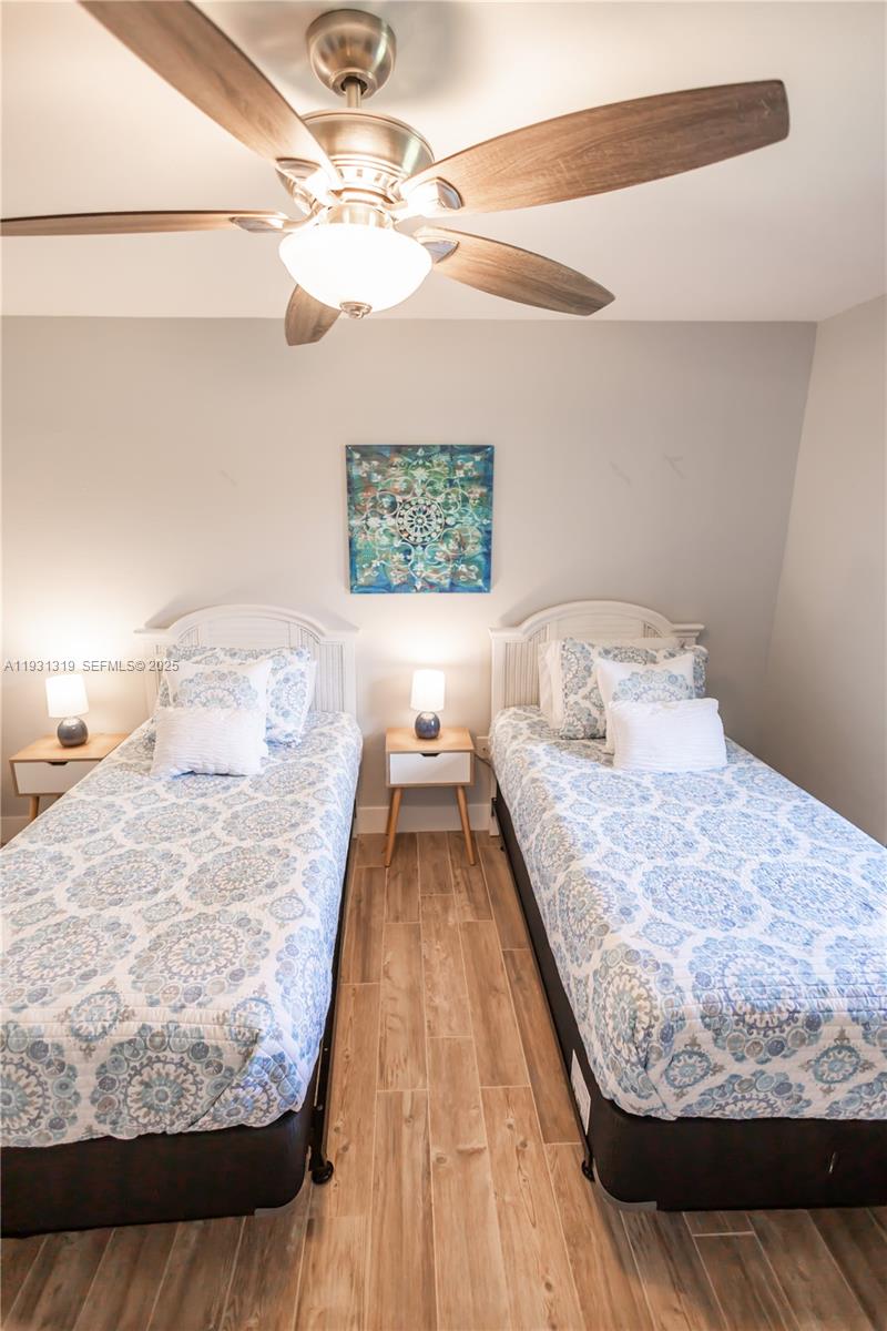 SAN CARLOS PARK - Residential