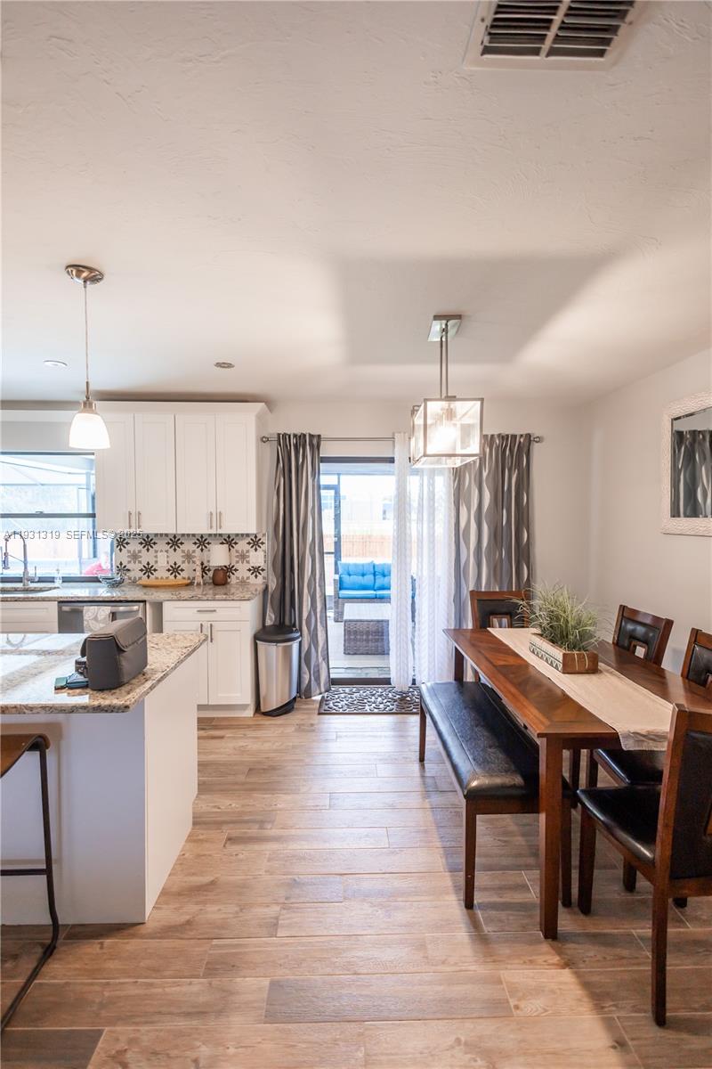 SAN CARLOS PARK - Residential