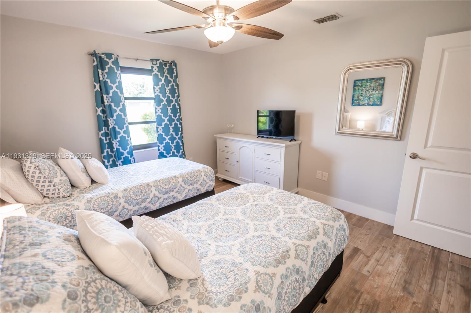 SAN CARLOS PARK - Residential