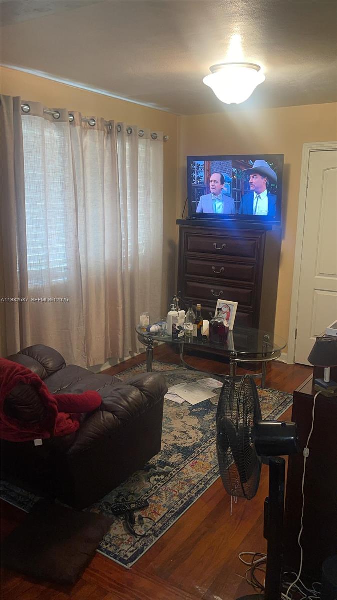 01135 HILLCREST UNIT 03 - Residential