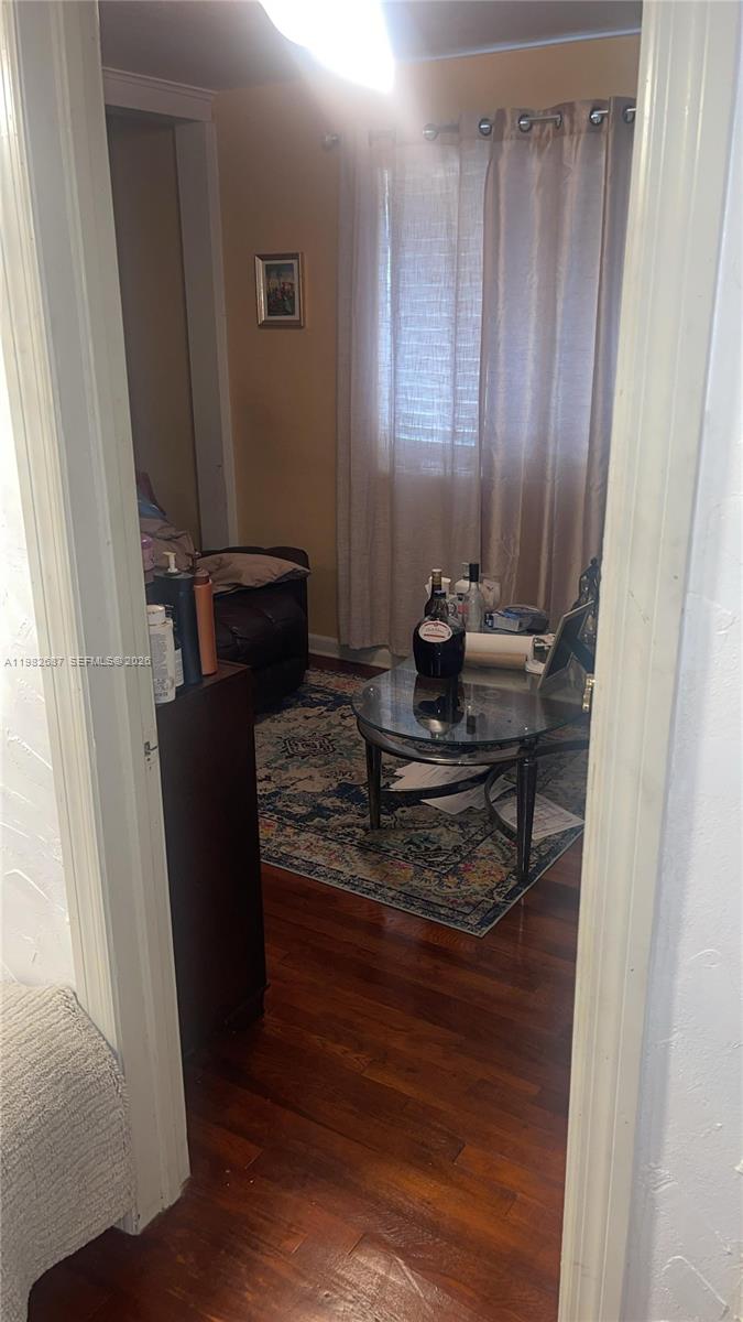 01135 HILLCREST UNIT 03 - Residential