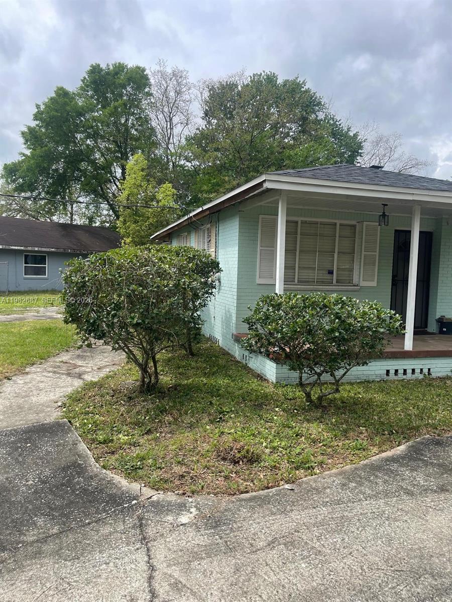 01135 HILLCREST UNIT 03 - Residential