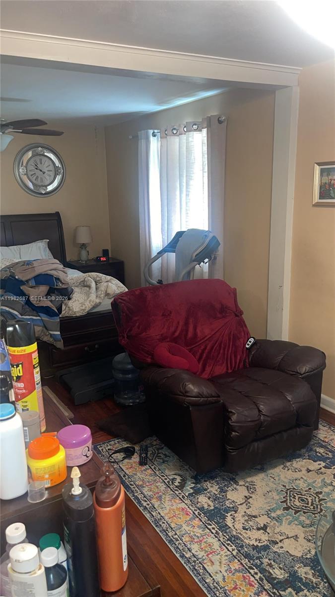 01135 HILLCREST UNIT 03 - Residential