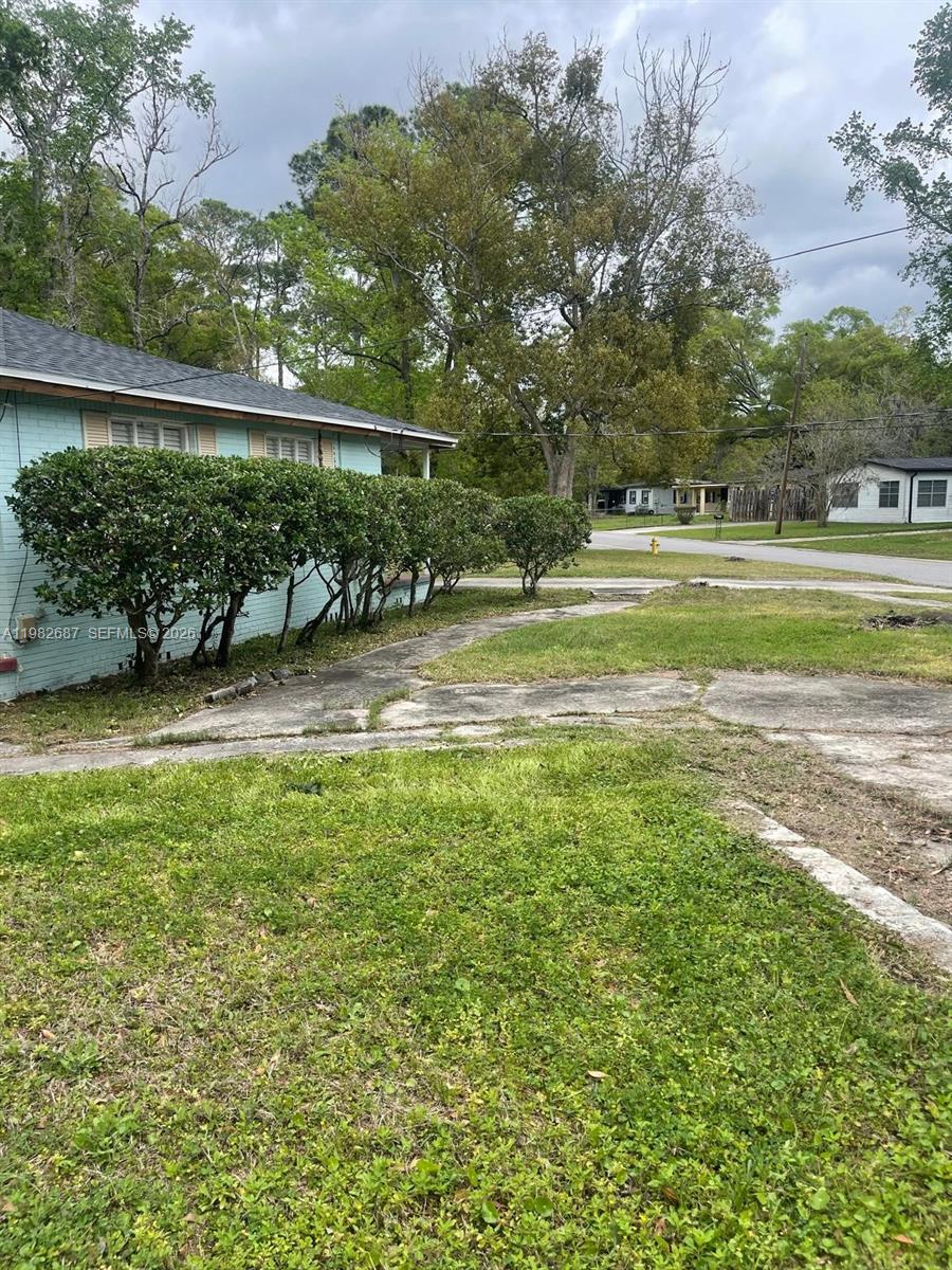 01135 HILLCREST UNIT 03 - Residential