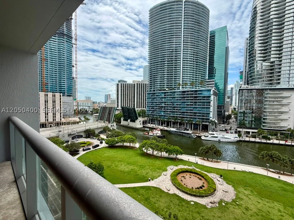 475 Brickell Ave 1012