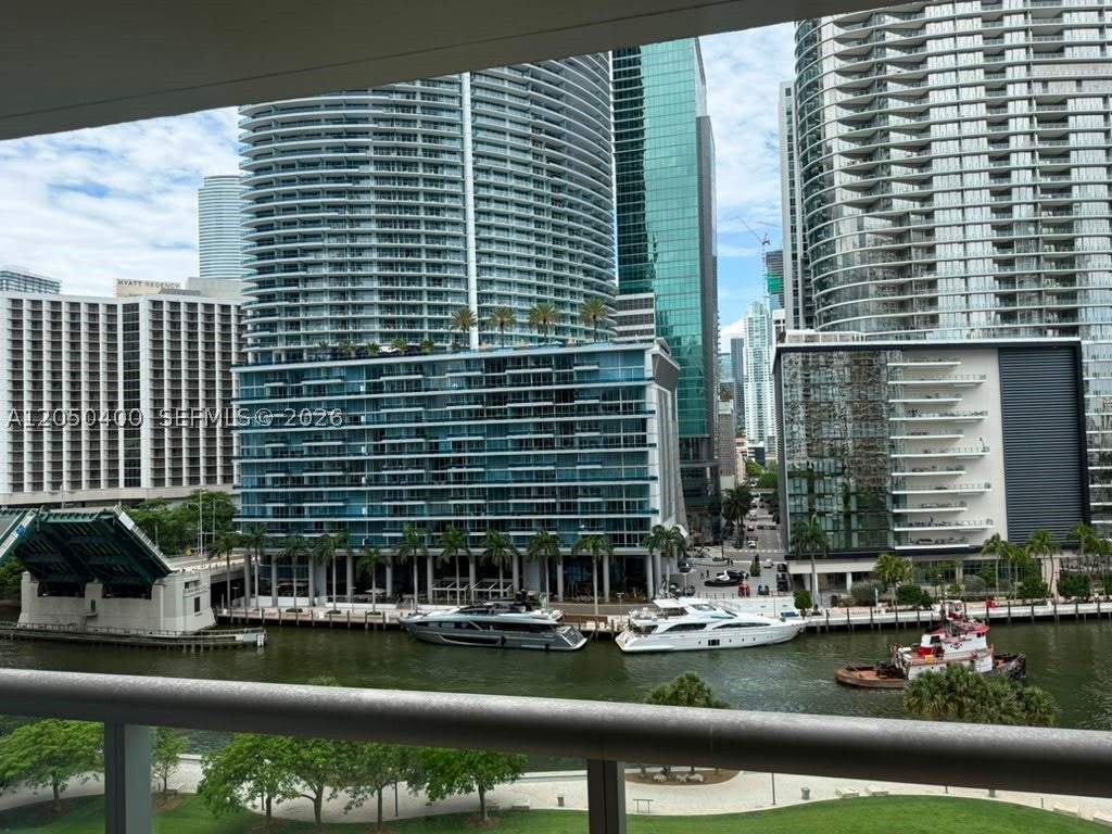 475 Brickell Ave 1012