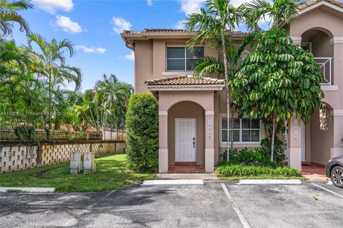 16608 NW 73rd Ct . Miami Lakes FL 33014