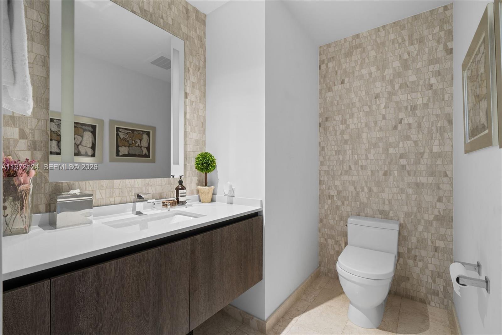 REACH CONDO - Residential