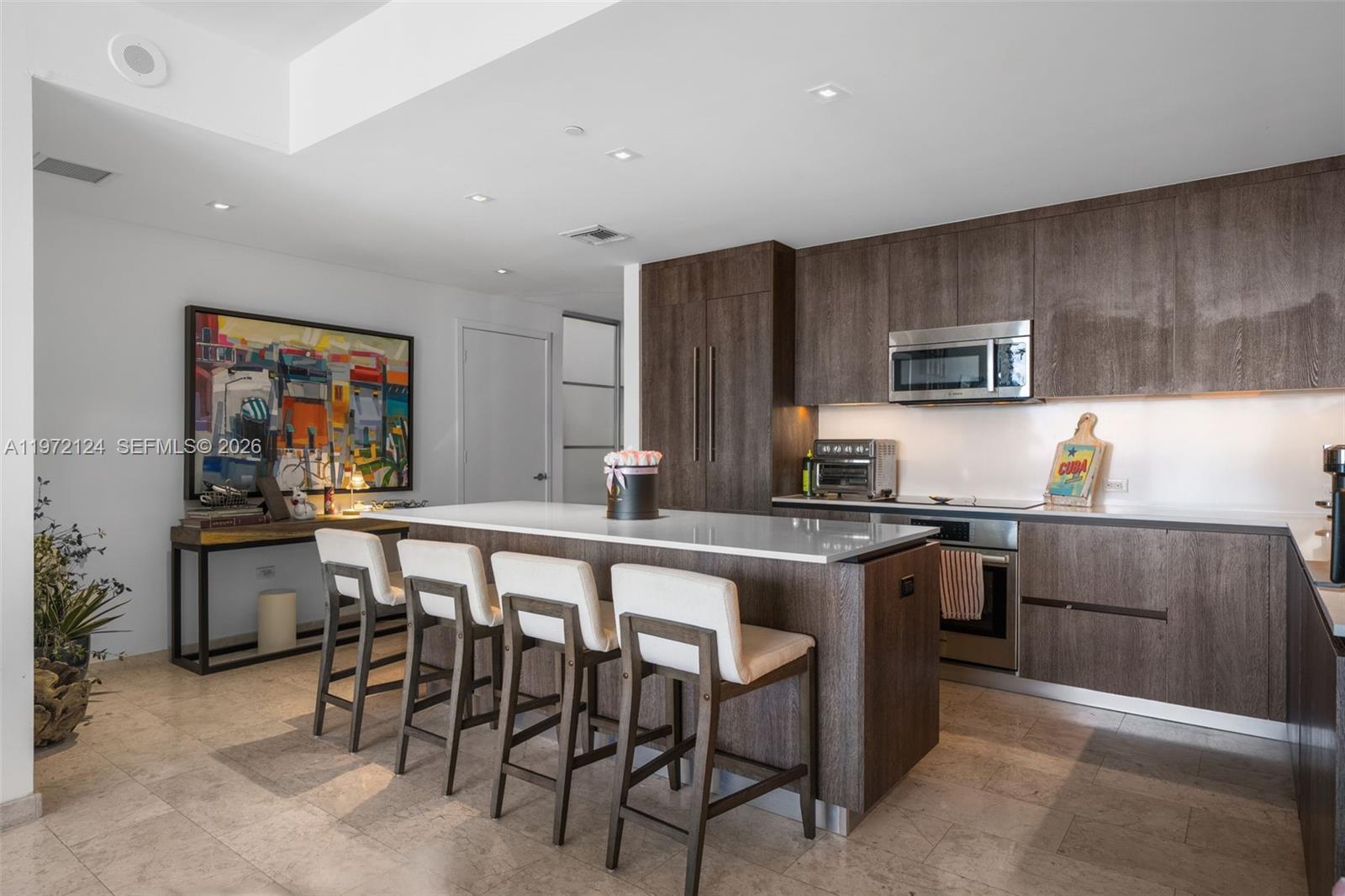 REACH CONDO - Residential