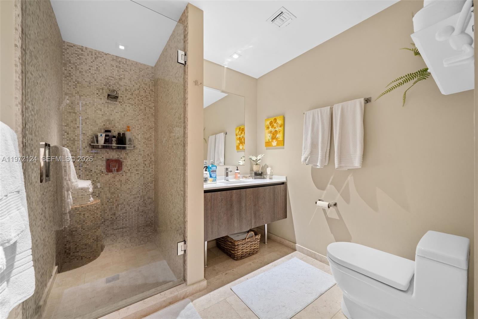 REACH CONDO - Residential