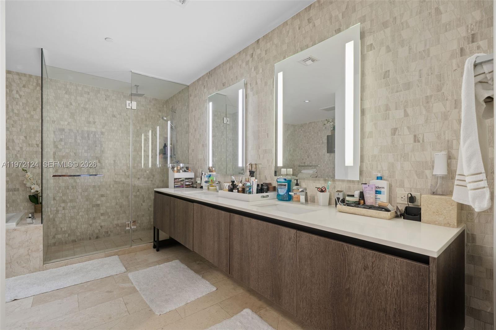 REACH CONDO - Residential