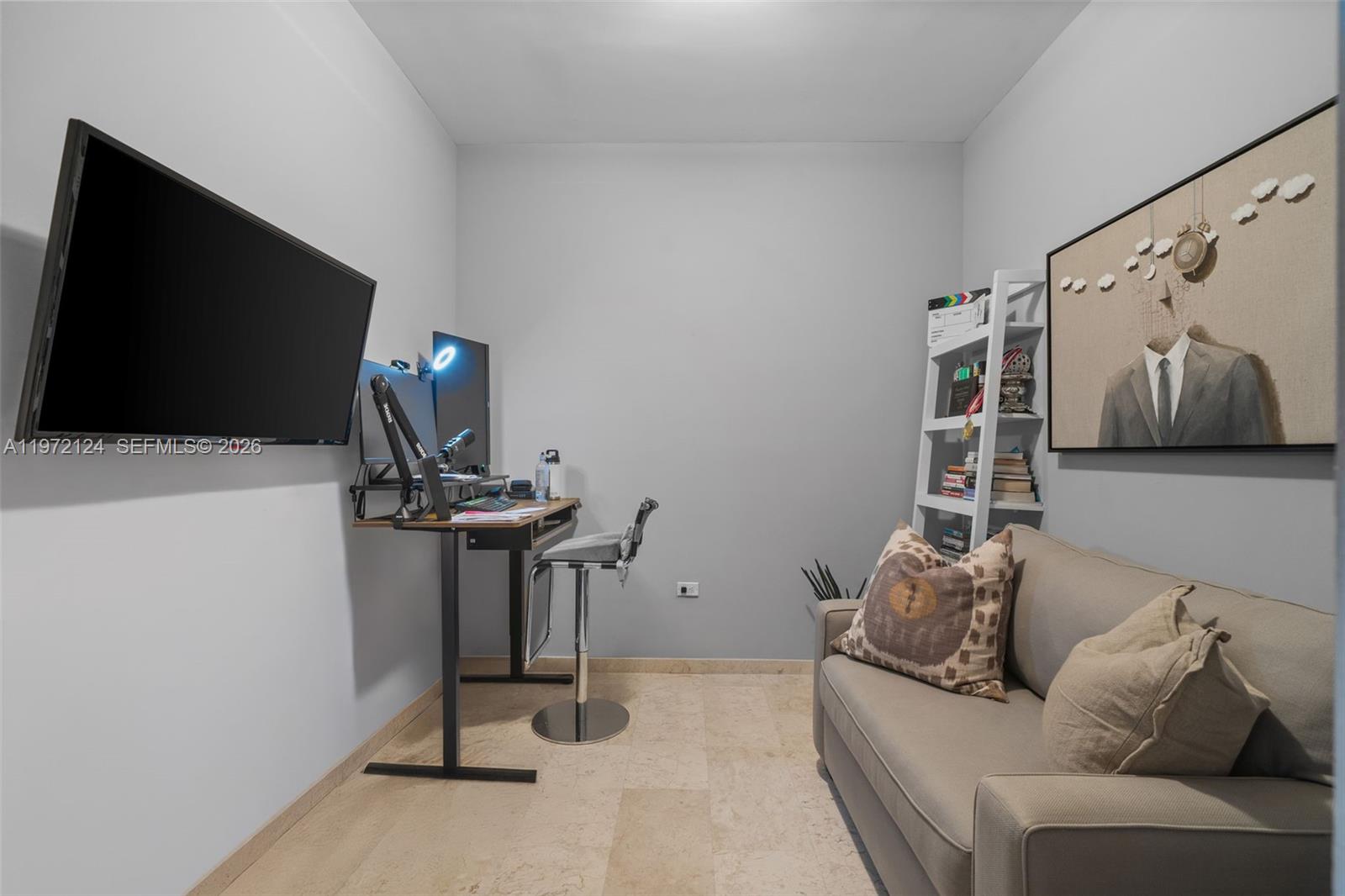 REACH CONDO - Residential