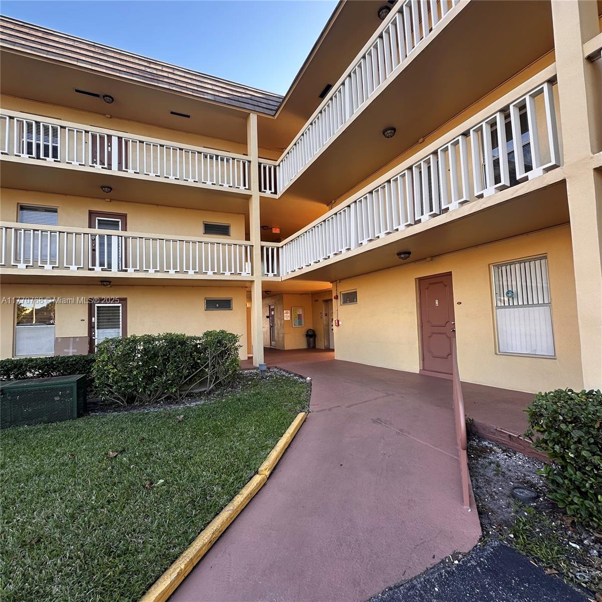 5860 Nw 64th Ave 203, Tamarac, Broward County, Florida - 2 Bedrooms  
2 Bathrooms - 