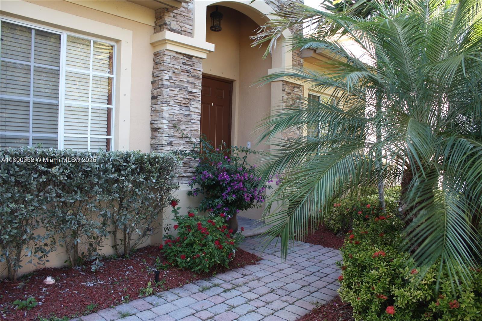 LAKES BY THE BAY AMBER - Residential Lease