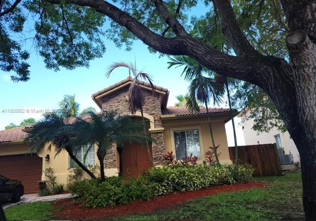 LAKES BY THE BAY AMBER - Residential Lease