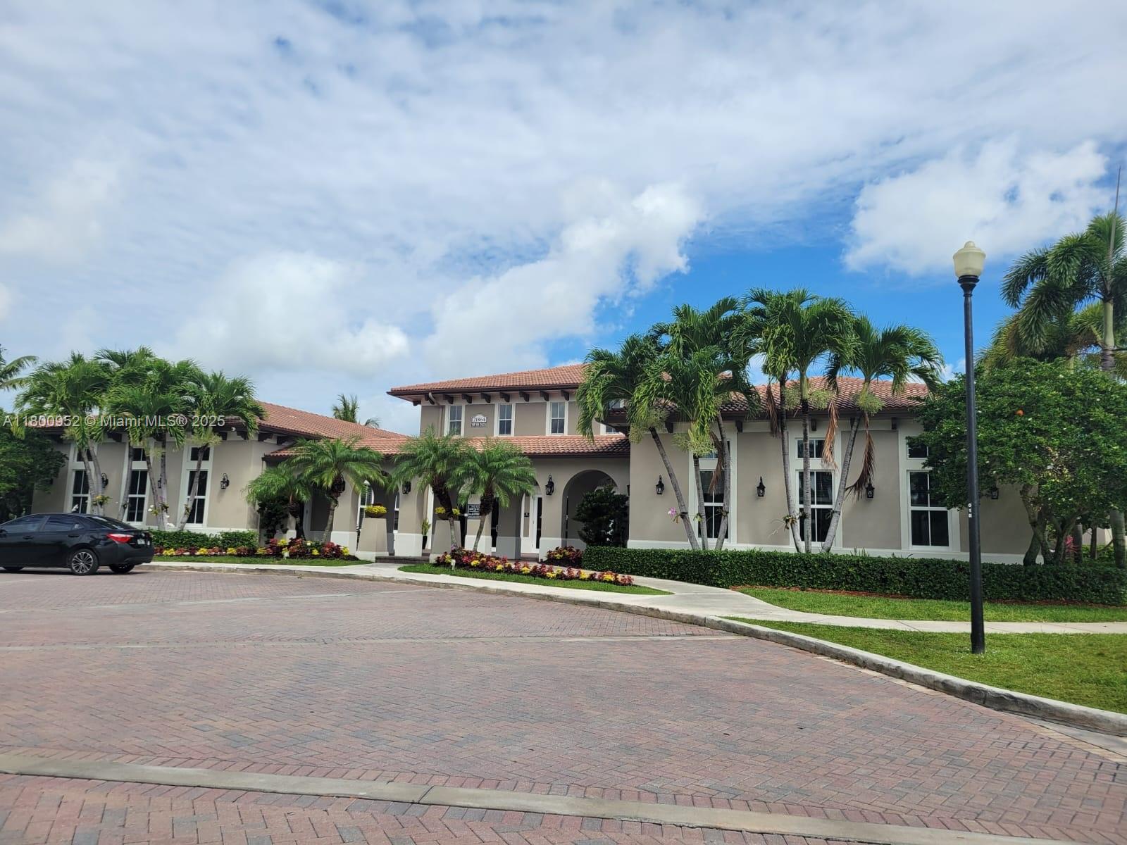 LAKES BY THE BAY AMBER - Residential Lease