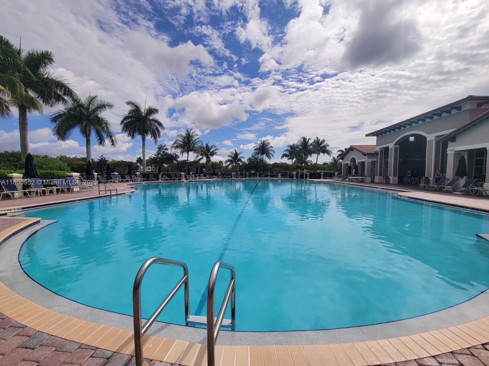 LAKES BY THE BAY AMBER - Residential Lease