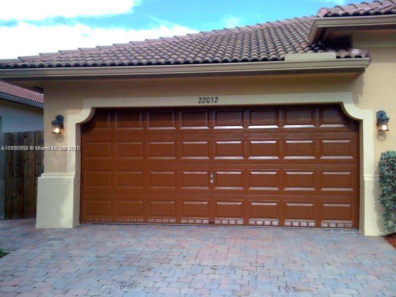 LAKES BY THE BAY AMBER - Residential Lease