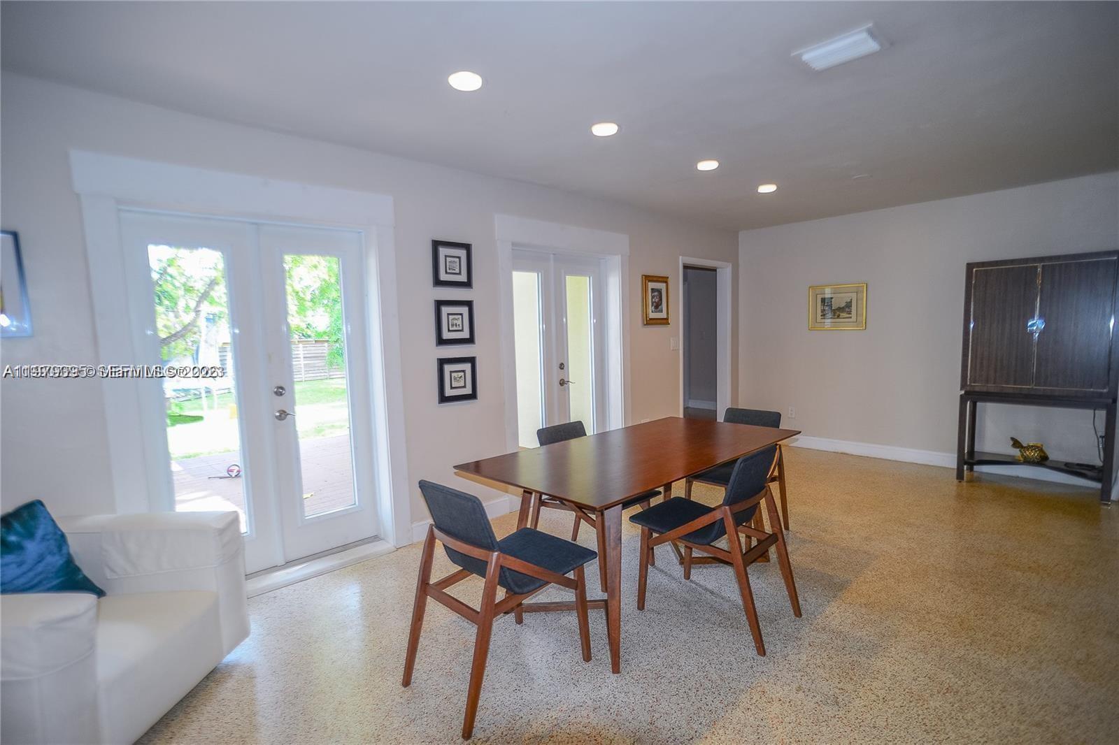 DOWLING ESTS - Residential Lease