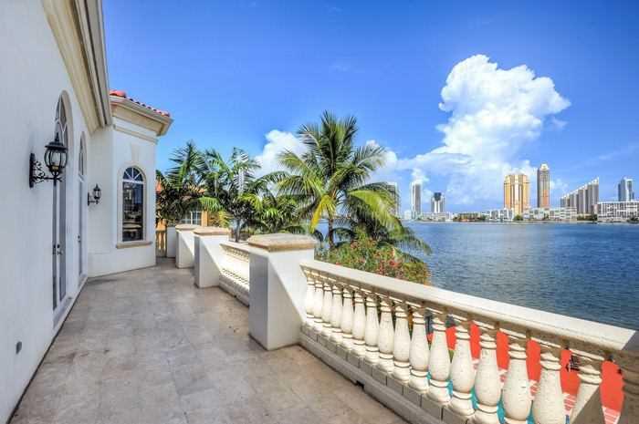 ISLAND ESTATES - Residential