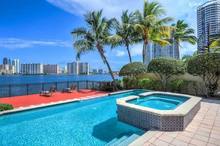 ISLAND ESTATES - Residential