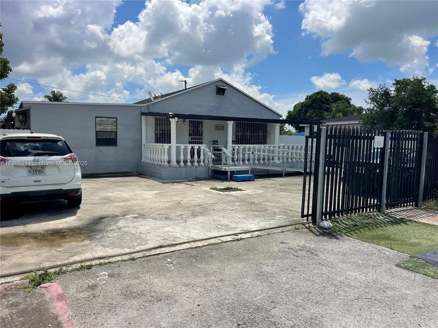 Completely remodeled 4/2 income producing property. Over 2400 Sq Ft of living space. New roof, New A/C, New ducts, new bathrooms. Centrally located. Plenty of parking and yard space. 10k seller credit for buyer.